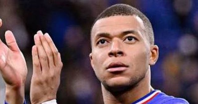 Mbapp&eacute; shkruan historin&euml; n&euml; Bot&euml;ror, l&euml; pas Klosen