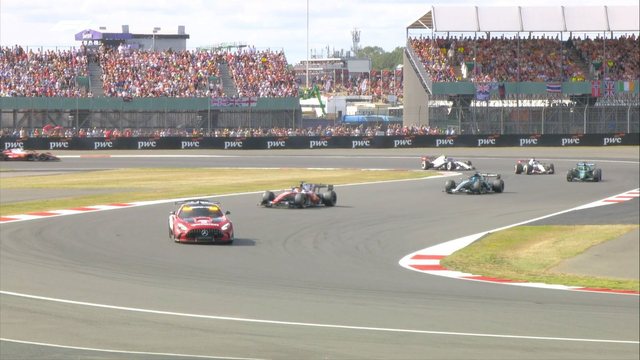 Formula 1/ Garë e çmendur në Silverstone! Leclerc triumfon pas
