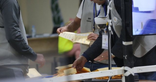 Vijon numërimi i kutive në Vlorë, PS kryeson me 57%, PD e ndjek