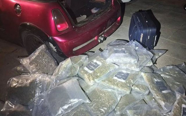 Aksion policor si në filma/ Transportuan 61 kilogramë lëndë