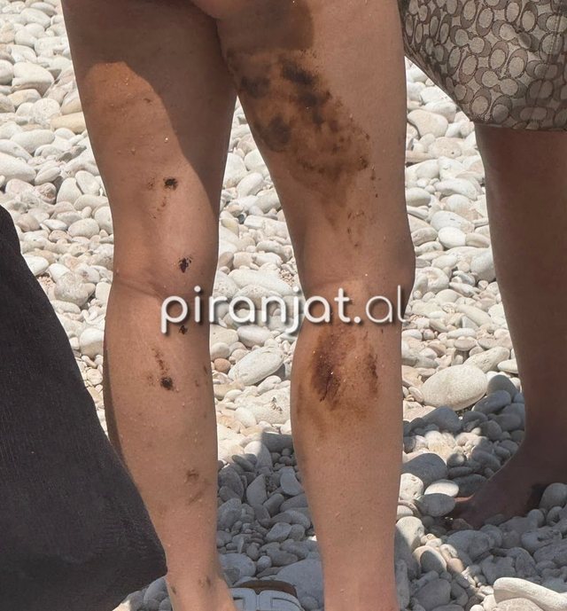FOTO-LAJM/ Bregdeti i Dhërmiut i ndotur, turistët përballen me
