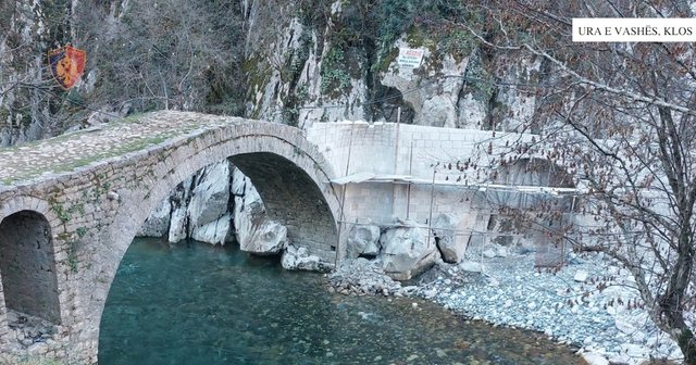 EMRI/ Po st&euml;rvitej, nj&euml; 33 vje&ccedil;ar bie nga shk&euml;mbi dhe
