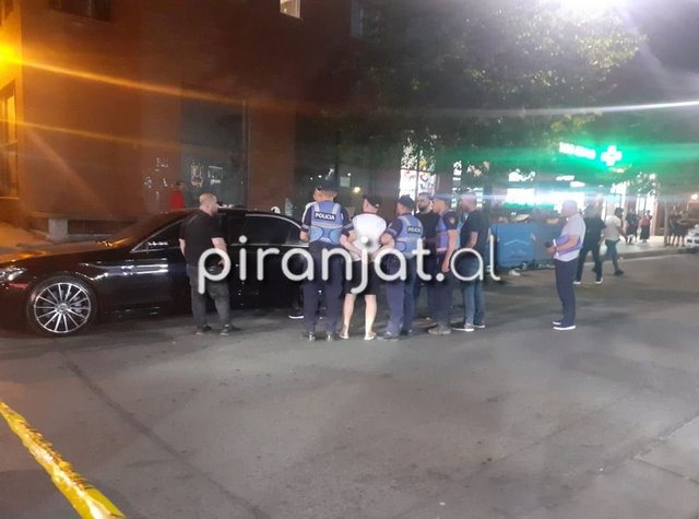 VIDEO/ Q&euml;lloi me pistolet&euml; pasi kishte humbur skedinat, momenti i