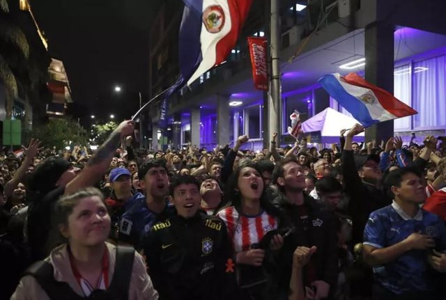 Paraguai shpall fest&euml; komb&euml;tare pas fitores historike ndaj