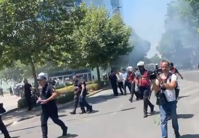Protestuan para Parlamentit kundër qeverisë/ Policia arreston 19