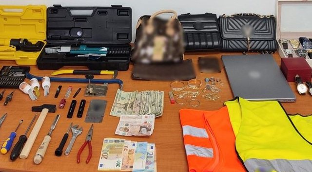 Maskoheshin si punonjës teknikë/ Arrestohen dy grabitës