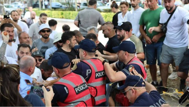 EMRAT/ Ja kush jan&euml; protestuesit e shoq&euml;ruar nga Policia