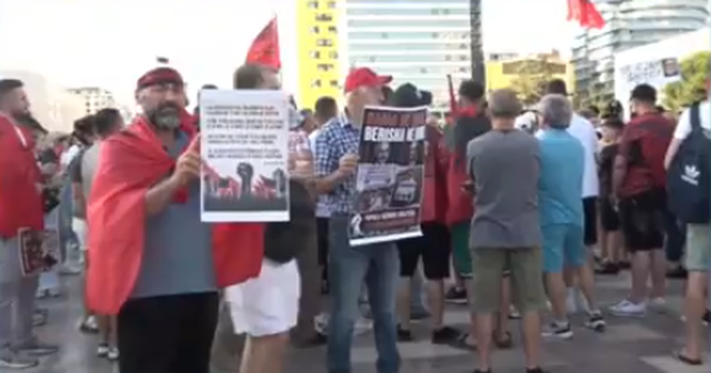 Dita e 8-t&euml; revolt&euml;s/ Nis organizimi i protestuesve n&euml; sheshin
