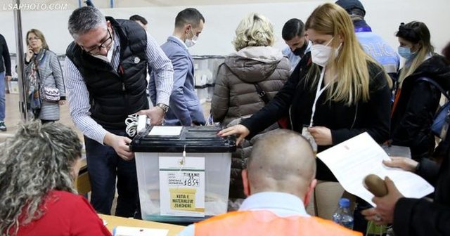 Numërohen 157 kuti në Vlorë, PS kryeson me 58%, PD e ndjek me 29%