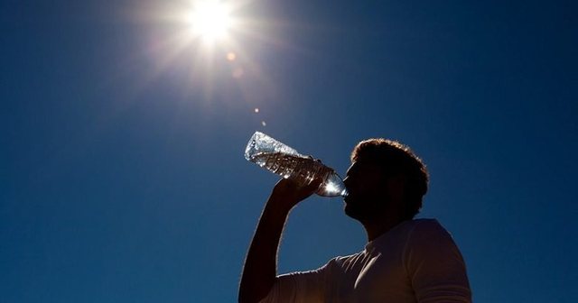 Përvëlohet Shqipëria, meteorologia: Temperaturat arrijnë