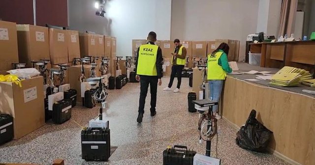 Nesër zgjedhjet parlamentare/ Shpërndahen materialet zgjedhore në