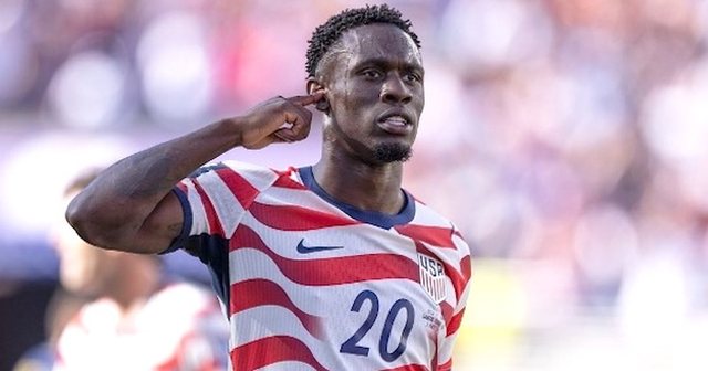 Skandal i FIFA-s n&euml; Bot&euml;ror: Trump i telefonon Infantinos q&euml; ti