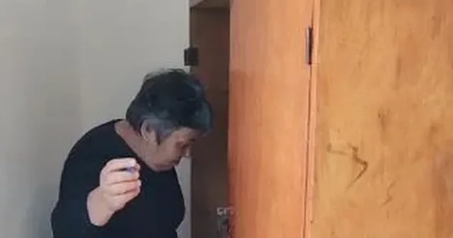 Çudia në Lushnje/ Dollapi i vjetër i rrobave kthehet në