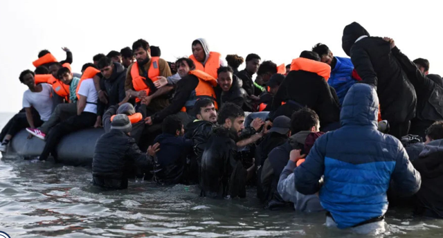 &ldquo;The Sun&rdquo;: Mbi 1,500 shqiptar&euml; u rikthyen n&euml; Britani pasi