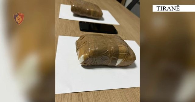Posedonte mbi 1 kg kokain&euml; me q&euml;llim shitjen n&euml; zona t&euml;