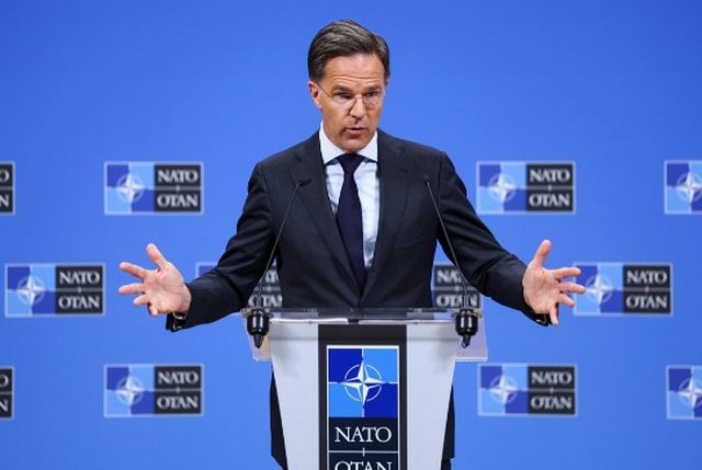 Ukraina, shefi i NATO-s: Duam t’i japim fund luftës, por duhen dy