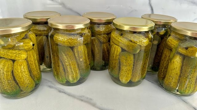 Italia b&euml;n kontrollet: Bllokohen 5.2 ton turshi me pesticide t&euml;