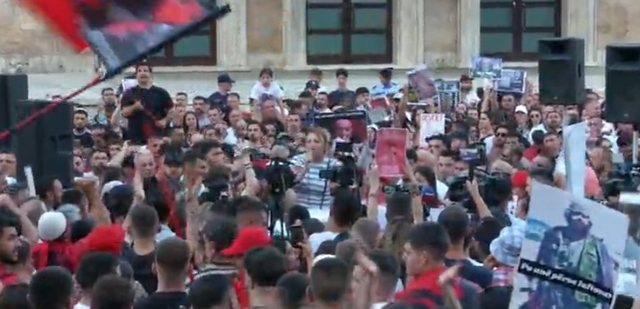 Protestuesja i p&euml;rgjigjet Ram&euml;s: The se po prishim turizmin, por po na