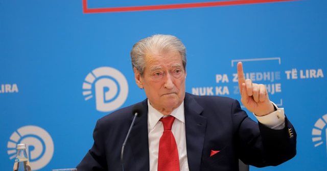 SHBA heq sanksionin "non grata" për Sali Berishën
