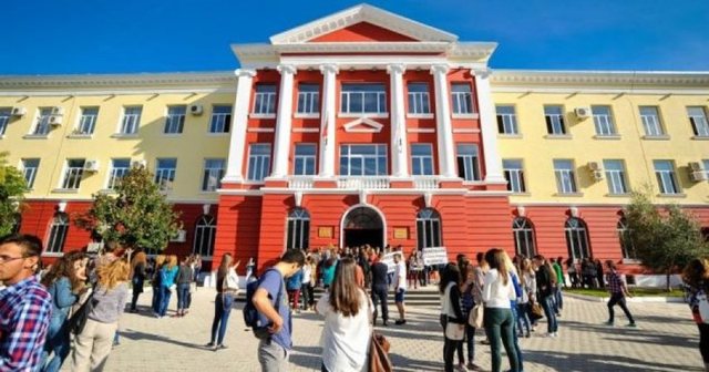 Rënia e diplomave në shkencat sociale/ Analiza: Po zhduket brezi i