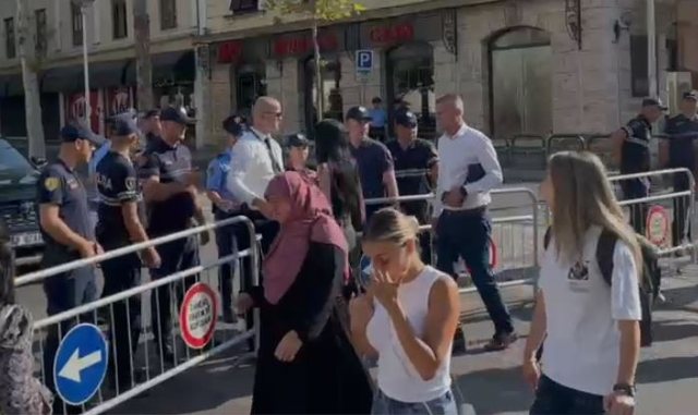 Policia &lsquo;blindon&rsquo; aksin para Parlamentit, qytetar&euml;t debat me