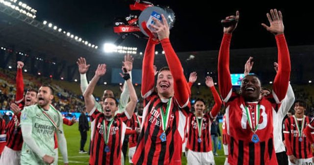 Talenti i sulmit drejt rinovimit me Milanin, zbarkon në selinë e