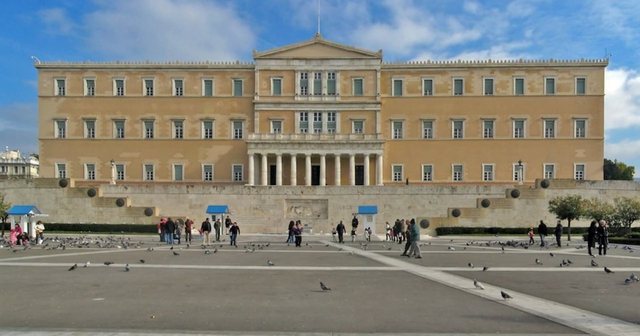 “Të kthehen emigrantët”/ Greqia ashpërson ligjin