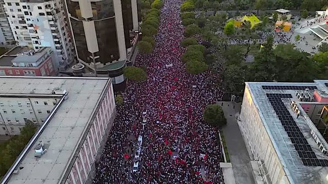 “Rritet presioni ndaj Ramës”/ Fox News: Protestuesit