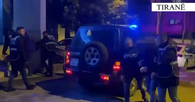 Vodhën 1 motomjet dhe disa matësa uji në një pallat,