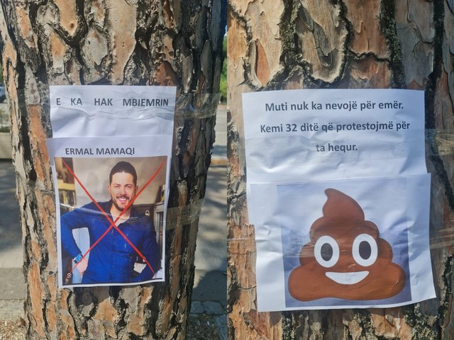 Protestuesit ngjisin pankarta n&euml; rrug&euml;t e Tiran&euml;s, n&euml;