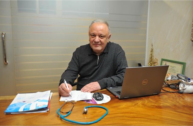 Mjekësia shqiptare në zi, ndahet nga jeta doktori i