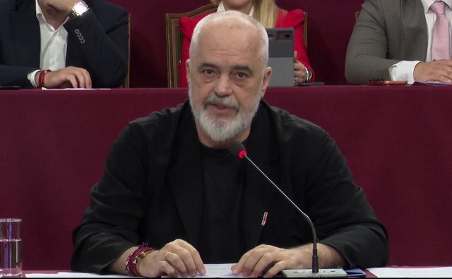 Nd&euml;rhyrja e Greqis&euml; p&euml;r dhun&euml;n ndaj protestuesit n&euml;