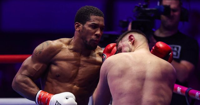Hearn: Ndeshja Fury-Joshua duhet t&euml; zhvillohet n&euml; Mbret&euml;rin&euml;