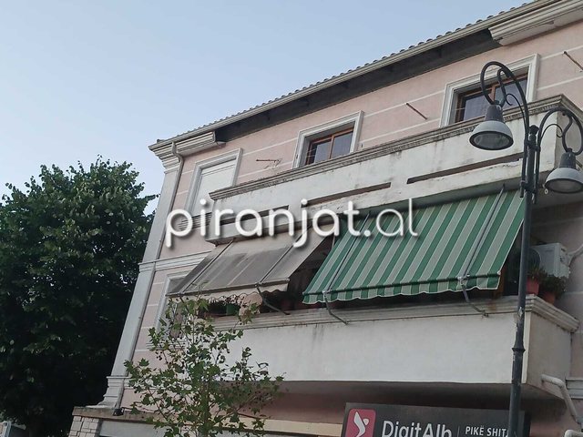 Alarm në Tepelenë/ Bie fasada në pallatet e rikonstruktuara nga