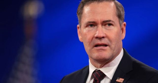 Waltz gabon sërish! Pas signal, zyrtari amerikan përdor një