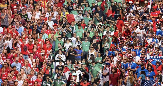 Bot&euml;rori 2026 thyen kritikat, stadiumet pothuajse t&euml; mbushura n&euml;