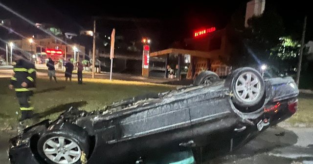 EMRI/ Humb drejtimin e mjetit dhe p&euml;rplaset me bordurat an&euml;sore, humb