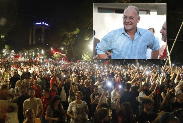 Auron Tare: Protestat nuk d&euml;mtojn&euml; turizmin! K&euml;rc&euml;nimi i