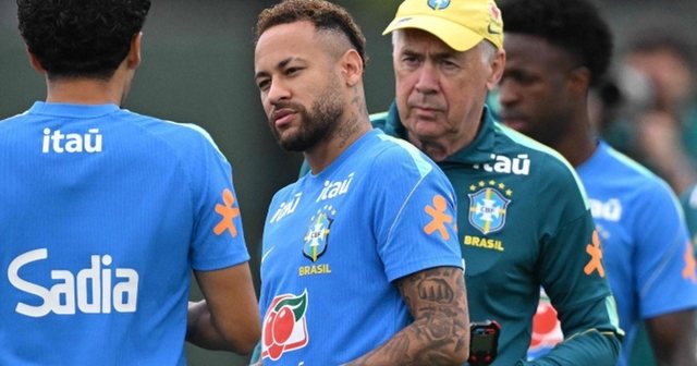 Ancelotti, italiani i fundit në Botëror, përqafon shpirtin