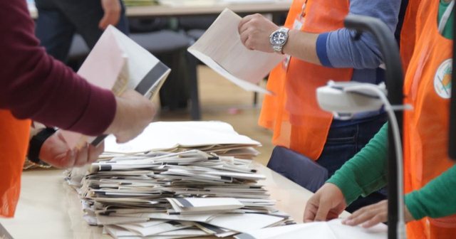 Numërohen 93 kuti në Lezhë, PS kryeson me 45%, PD merr 43%