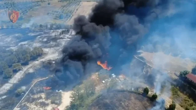 Dyshohet se ndezi zjarr në tokën e babait, por flakët dolën