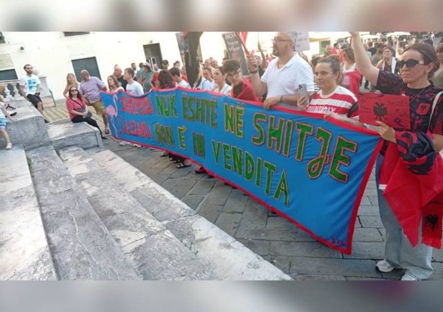 Shqiptarët e Genovës në Itali sërish në protestë