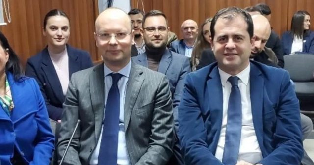 Drejton prej 12 vitesh Sekretariatin p&euml;r &Ccedil;&euml;shtjet Ligjore e