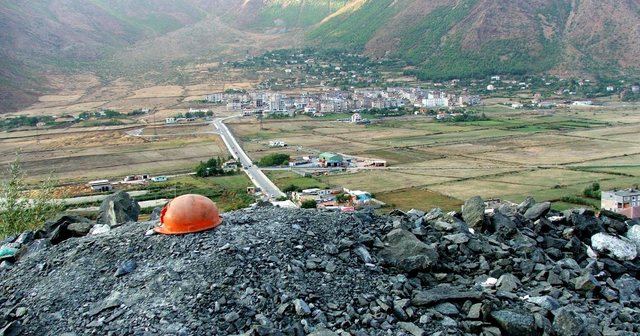 U godit nga një masiv gurësh, plagoset minatori në Bulqizë
