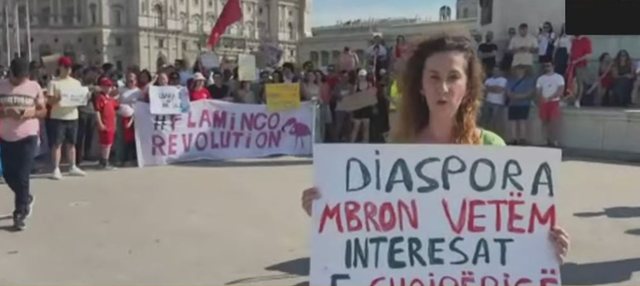 Diaspora shqiptare proteston kundër Ramës edhe në Vjenë,