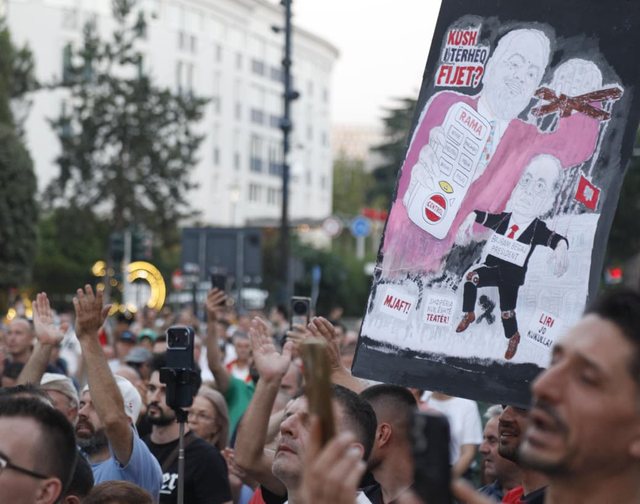 BIRN: Flamingoja nuk mund t&euml; q&euml;ndroj&euml; p&euml;rgjithmon&euml; mbi