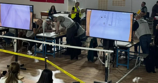 Vijon numërimi i votave në qarkun e Elbasanit dhe Fierit, si janë