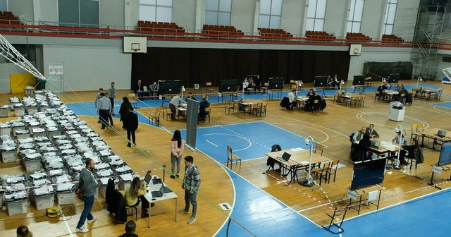 Numërohen 120 kuti në Berat, PS kryeson me 60%, ja si paraqiten