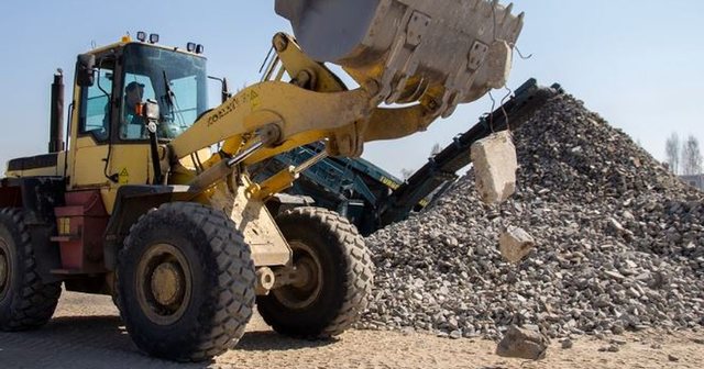 E rëndë në Klos/ Shembet masivi i mineralit, merr para