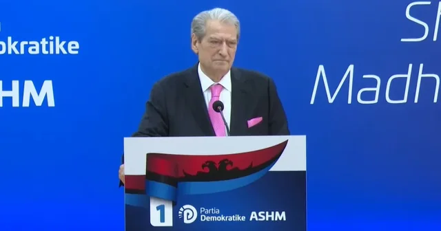 VIDEO/ Berisha publikon denoncimin: Në Shkozet po shpërndahen zarfe